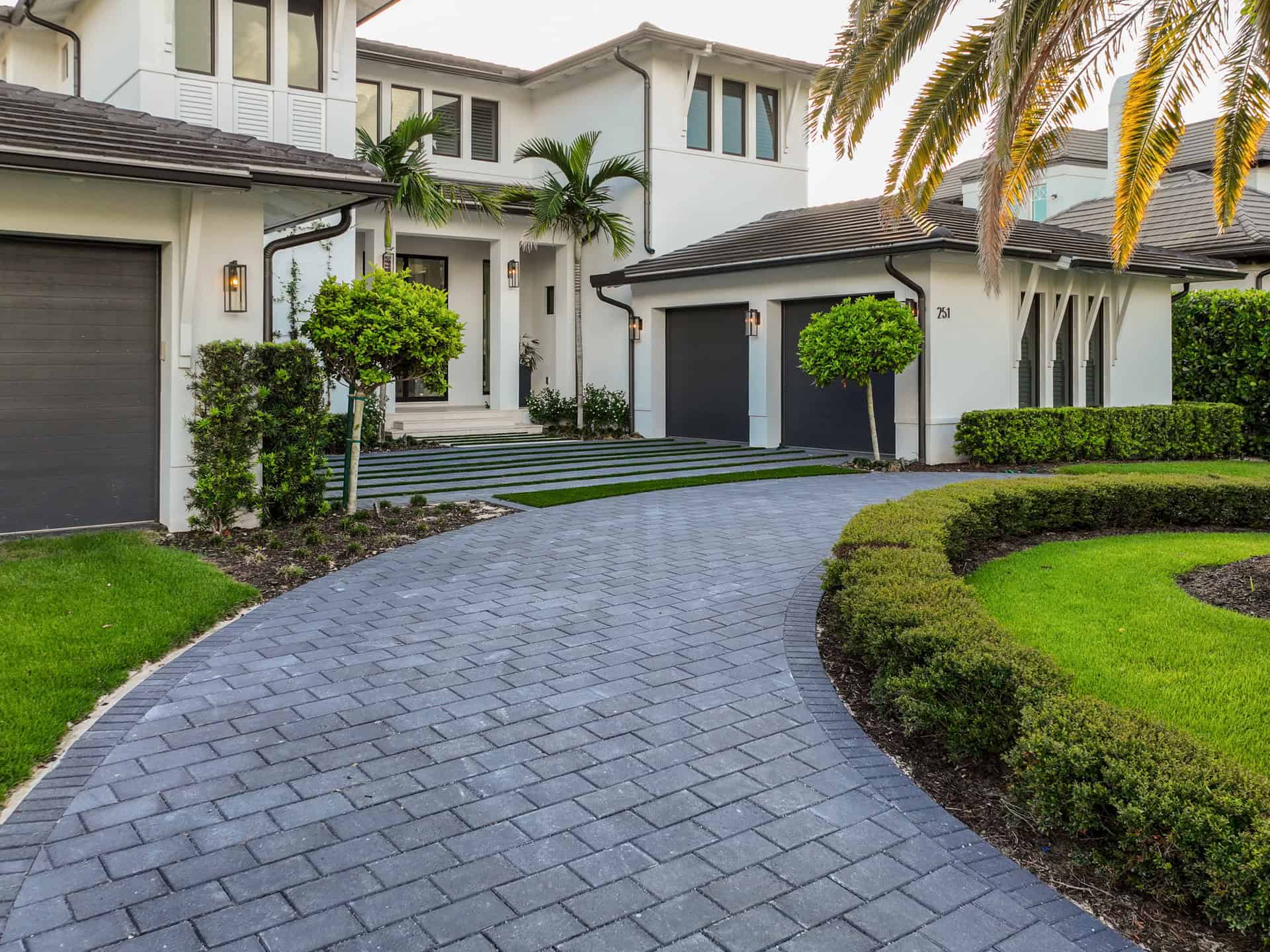 residential paver driveway by accurate pavers